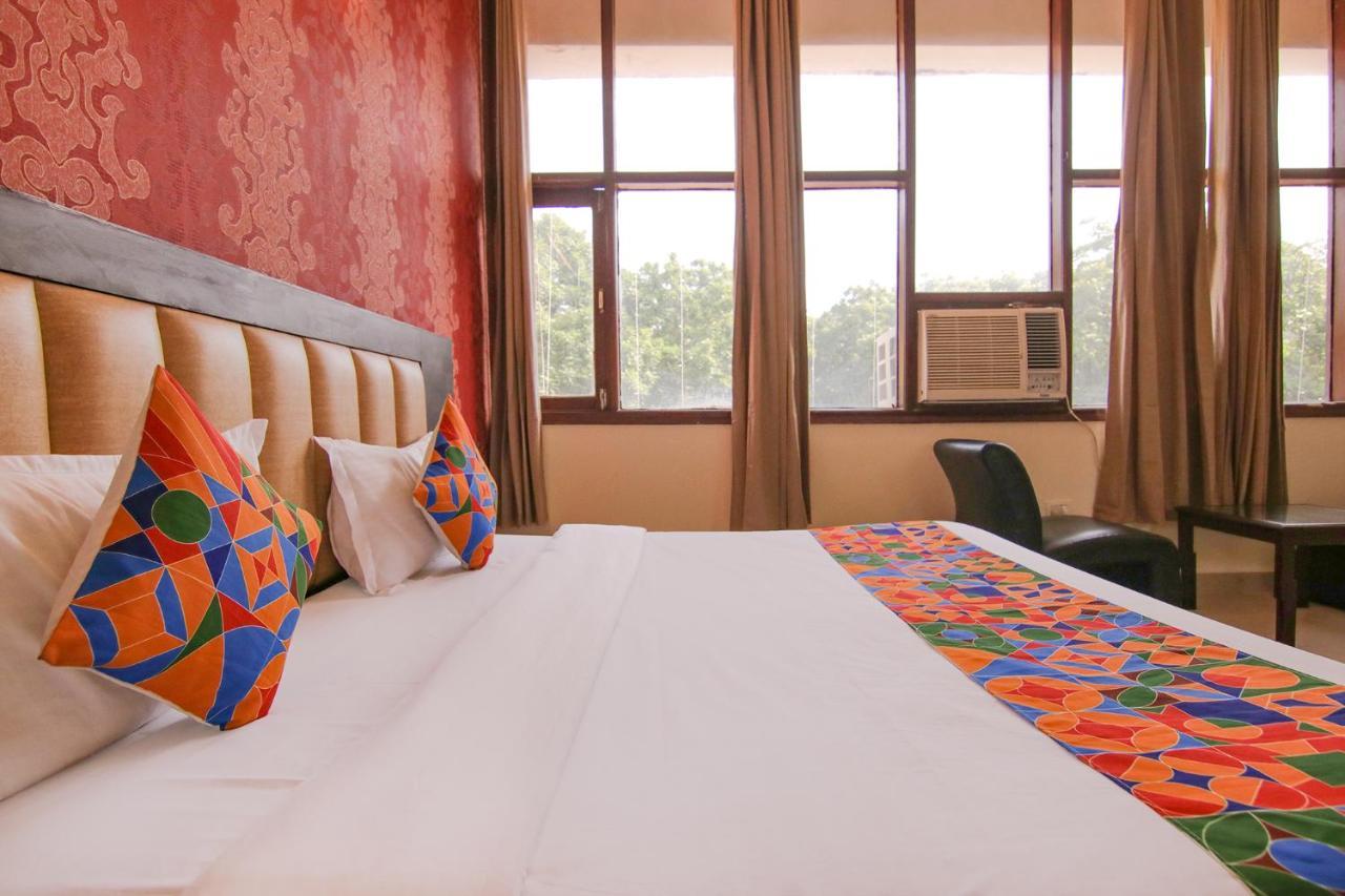 Fabhotel Town Pride 3*