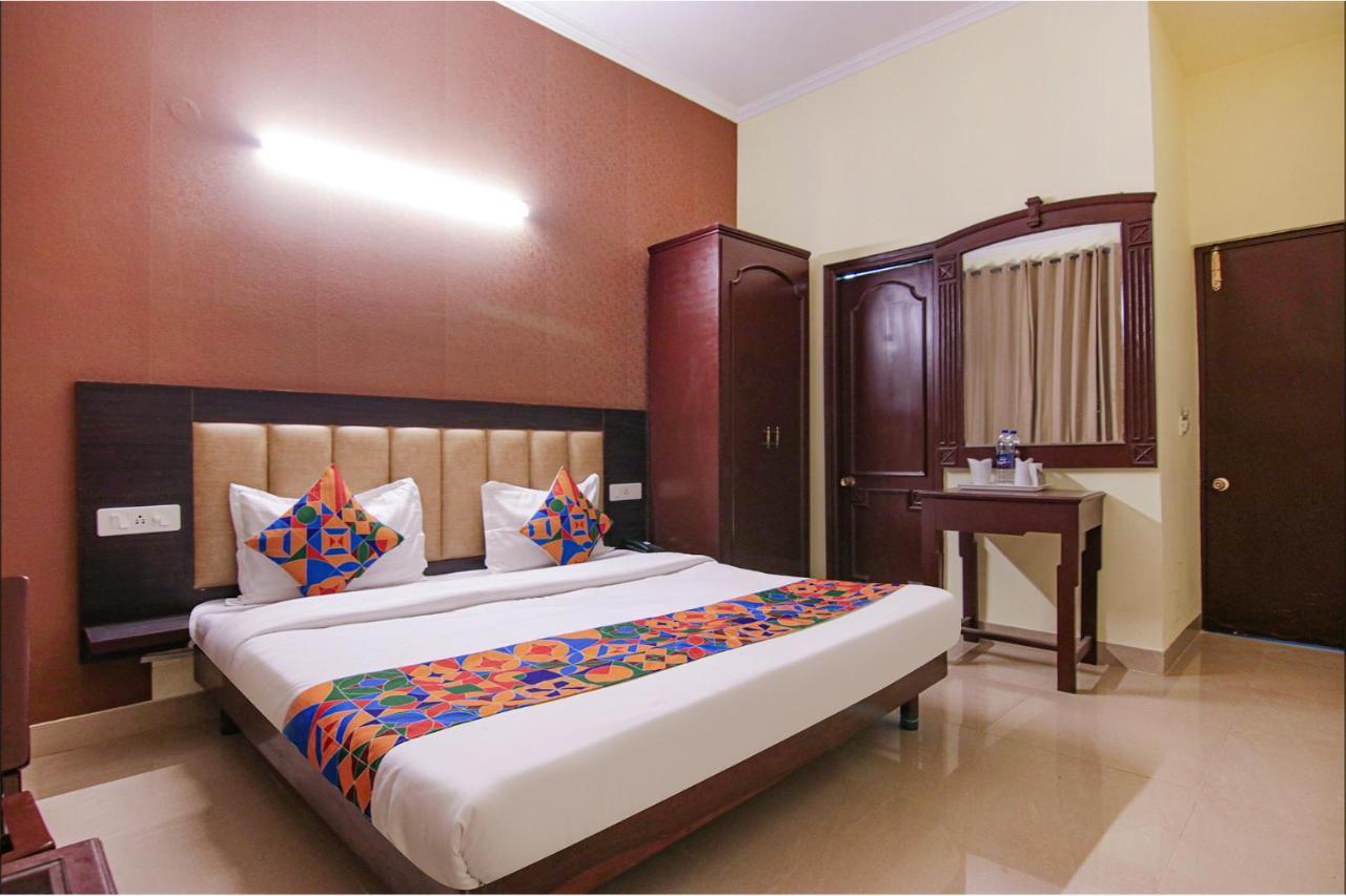 Hotel Fabhotel Town Pride